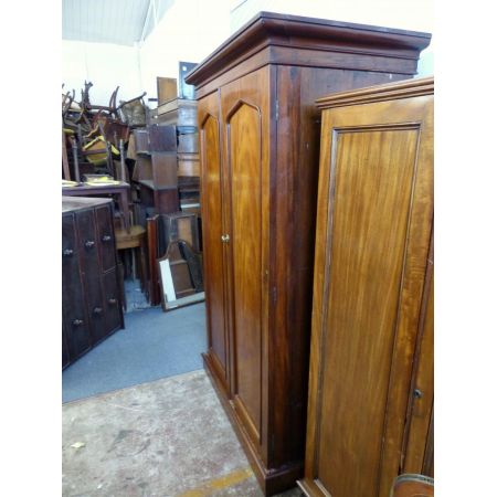 Zweitüriger viktorianischer Mahagoni Kleiderschrank