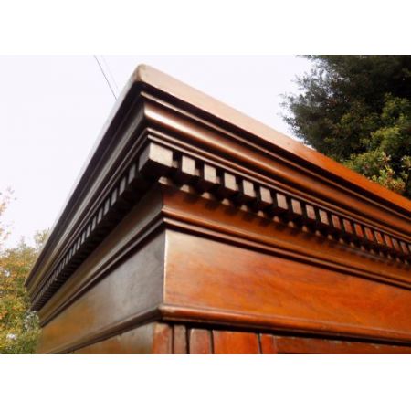 Viktorianischer Nussbaum Wurzelholz Kompakt Kleiderschrank