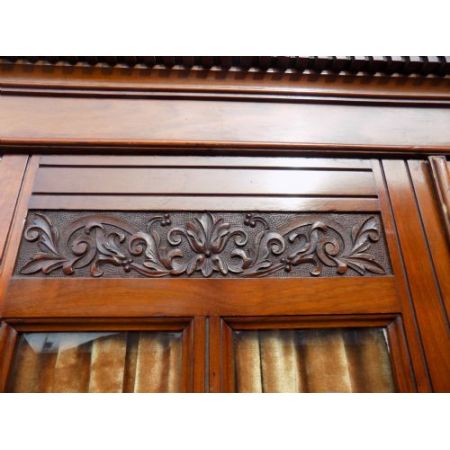 Viktorianischer Nussbaum Wurzelholz Kompakt Kleiderschrank