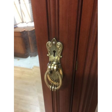 Großer kompakter viktorianischer Nussbaum Kleiderschrank 