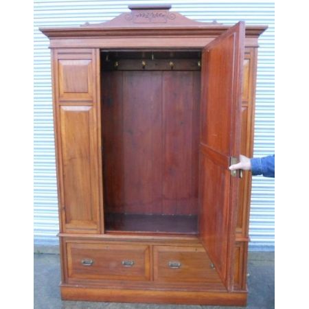 Großer viktorianischer Mahagoni Kleiderschrank