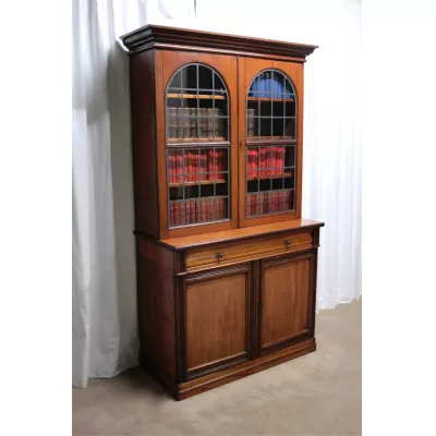 Großer Viktorianischer Nussbaum Bücherschrank