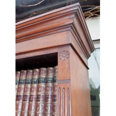 Hohes Mahagoni Bücherregal spätes 19. Jahrhundert