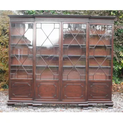 Großer georgeanischer Mahagoni Breakfront Bücherschrank Circa 1900