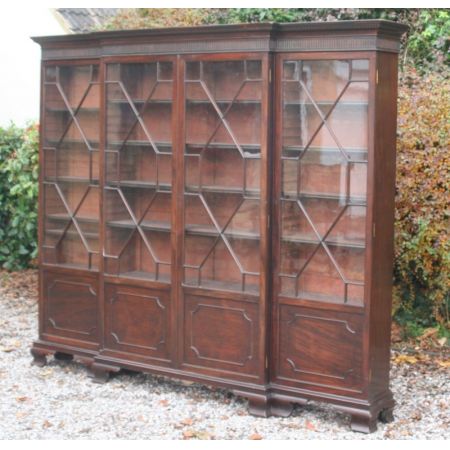 Großer georgeanischer Mahagoni Breakfront Bücherschrank Circa 1900