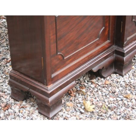 Großer georgeanischer Mahagoni Breakfront Bücherschrank Circa 1900