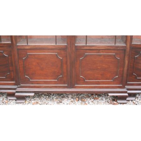 Großer georgeanischer Mahagoni Breakfront Bücherschrank Circa 1900