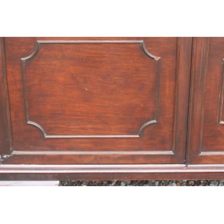 Großer georgeanischer Mahagoni Breakfront Bücherschrank Circa 1900