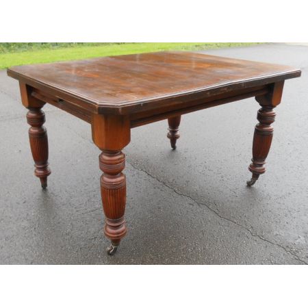 Edwardianischer Nussbaum Esstisch ausziehbar