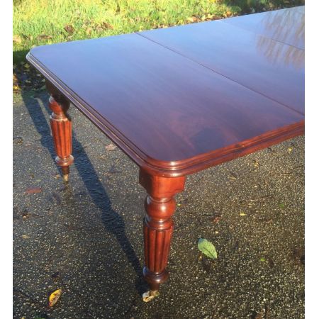 Antiker restaurierter Mahagoni Esstisch ausziehbar