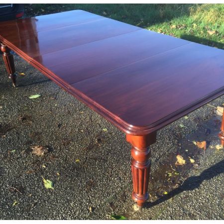 Antiker restaurierter Mahagoni Esstisch ausziehbar