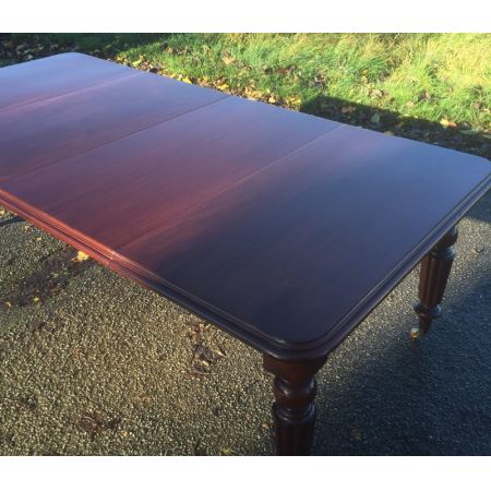 Antiker restaurierter Mahagoni Esstisch ausziehbar