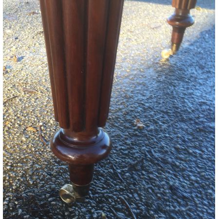 Antiker restaurierter Mahagoni Esstisch ausziehbar