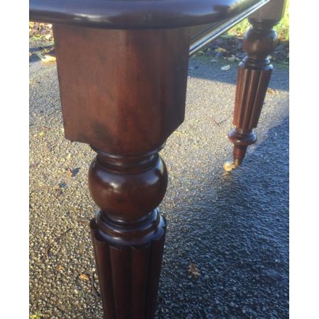 Antiker restaurierter Mahagoni Esstisch ausziehbar