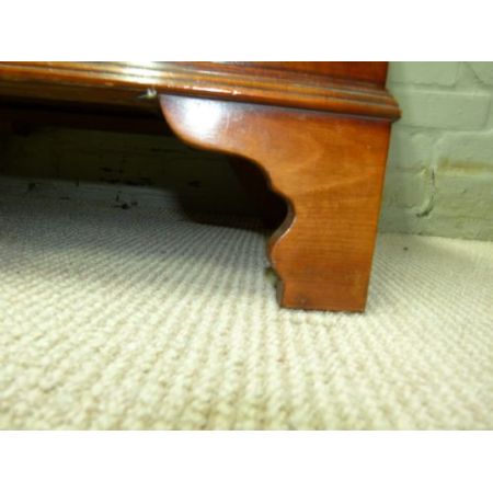 Walnuss Kommode  Bowfront Chest Kommode 