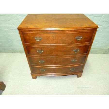 Walnuss Kommode  Bowfront Chest Kommode 