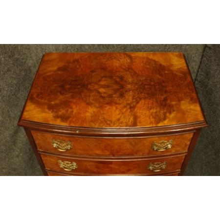 Nussbaumholz Kommode