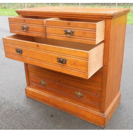 Edwardian Satin Nussbaum Kommode