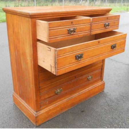 Edwardian Satin Nussbaum Kommode