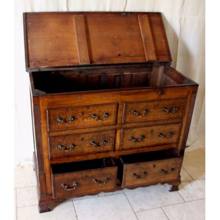 Eiche und Mahagoni Kommode im Stil George III.