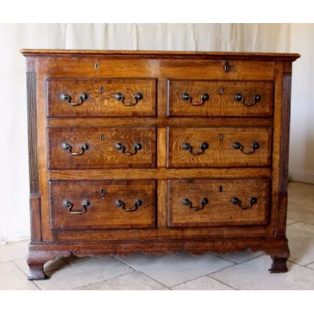 Eiche und Mahagoni Kommode im Stil George III.