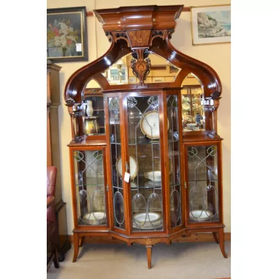 außergewöhnliche Jugendstilvitrine von ca. 1900