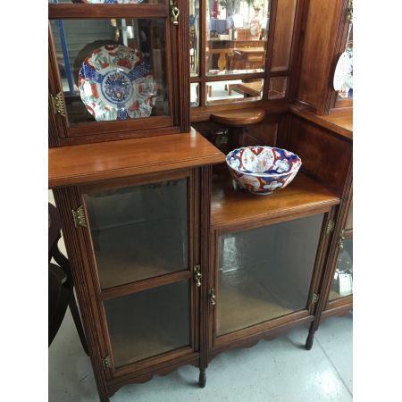 verglaste Vitrine aus Nussbaum  Arts and Craft England 