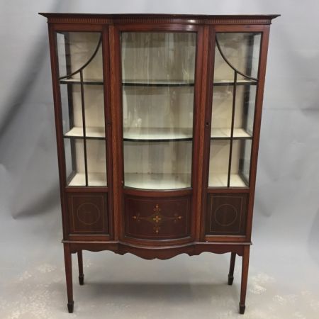 Mahagoni Intarsien Vitrine mit gebogener Front Edwardian