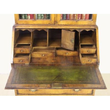 Nussbaum Sekretär und Bücherregal  von ca. 1900 Original