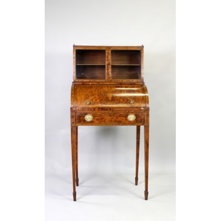Schöner Damen Cylinder Sekretär in Nussbaum