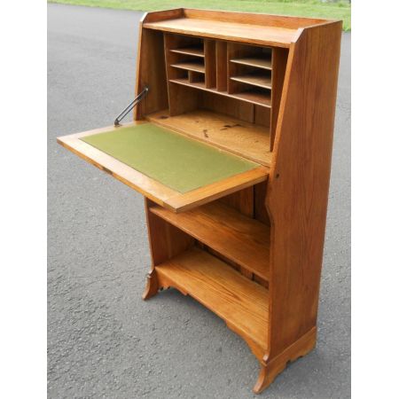 Schmaler Eiche Sekretär