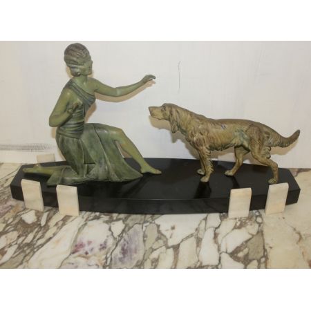 Art Deko Skulptur Mädchen mit Hund  France 