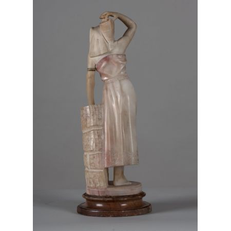 Italienisch geschnitzte Alabasterskulptur einer weiblichen Wasserträgerin