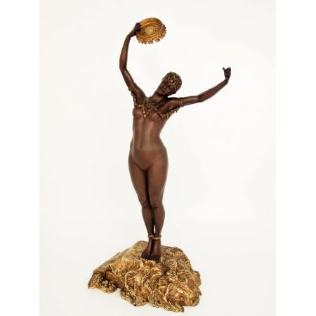 Art Deko nackte Tänzerin  aus einer Kunstmetall-Legierung und ist in einer kräftigen, dunkelbraun-braunen Farbe patiniert