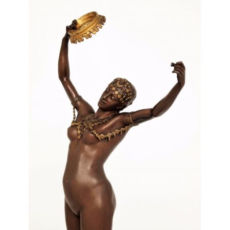 Art Deko nackte Tänzerin  aus einer Kunstmetall-Legierung und ist in einer kräftigen, dunkelbraun-braunen Farbe patiniert