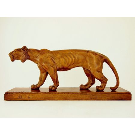 "Lionne en Chasse"/"Löwin auf der Jagd"  spezielle französische Art Deco Holzschnitzerei einer Löwin