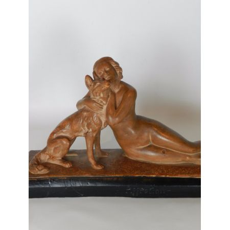 Art Deko Skulptur 'Affection' von Bacci  320 France" signiert aus den 1920er Jahren.