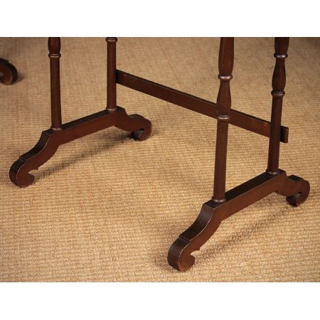 Bemalter Beistelltisch Tisch Quartett 1920 Nest of Table