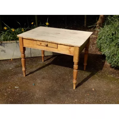 Viktorianischer Tisch aus Kiefer aus dem 19.JH 