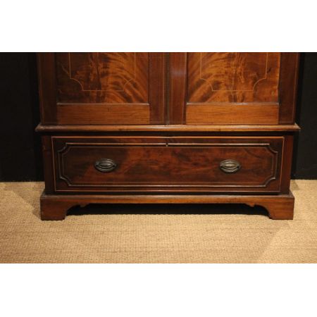 Schöner edwardianischer Mahagoni Kleiderschrank mit Flammenmaserung 