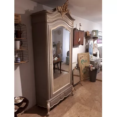 Wunderschöner pompöser französischer Kleiderschrank