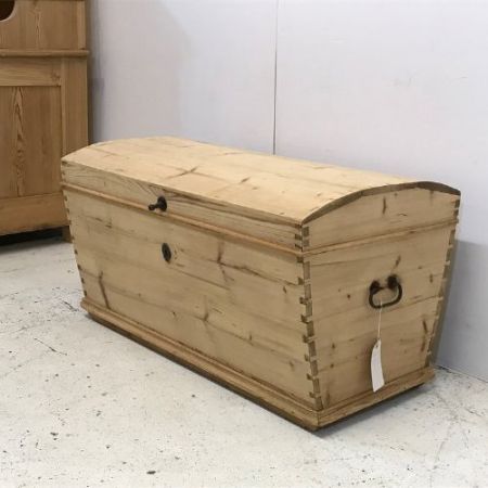 Schöne antike Truhe aus Kiefer 1900