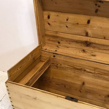 Schöne antike Truhe aus Kiefer 1900