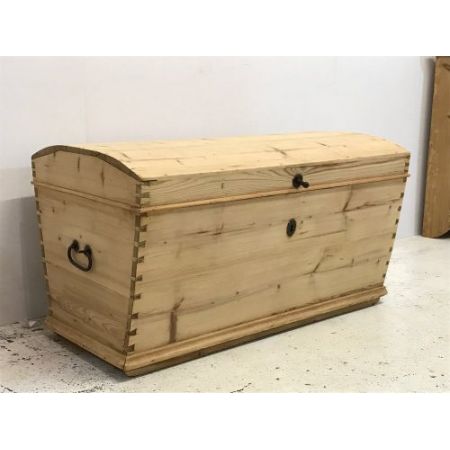 Schöne antike Truhe aus Kiefer 1900