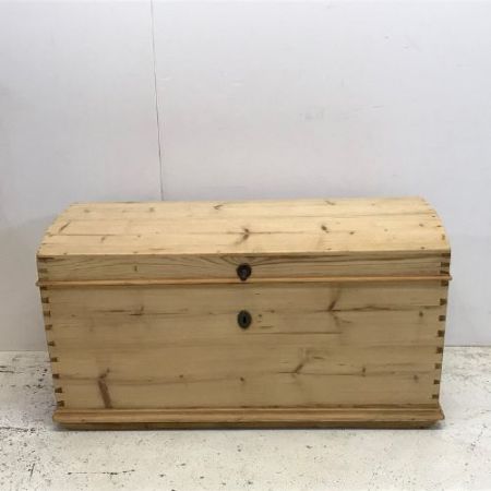 Schöne antike Truhe aus Kiefer 1900