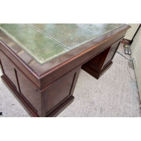 Großer edwardianischer Mahagoni Schreibtisch mit Täfelung