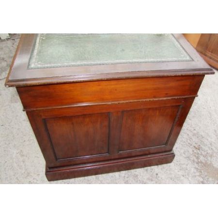 Großer edwardianischer Mahagoni Schreibtisch mit Täfelung