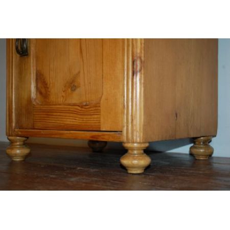 Antiker Beistelltisch Kiefer Berahorn  Massivholz 