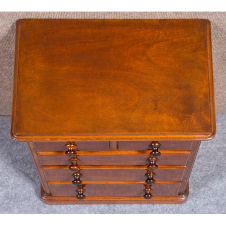 Kleine viktorianische Massivholz Mahagoni Kommode