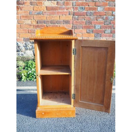 Wunderschöner Kiefer  Kommode  mit Intarsien